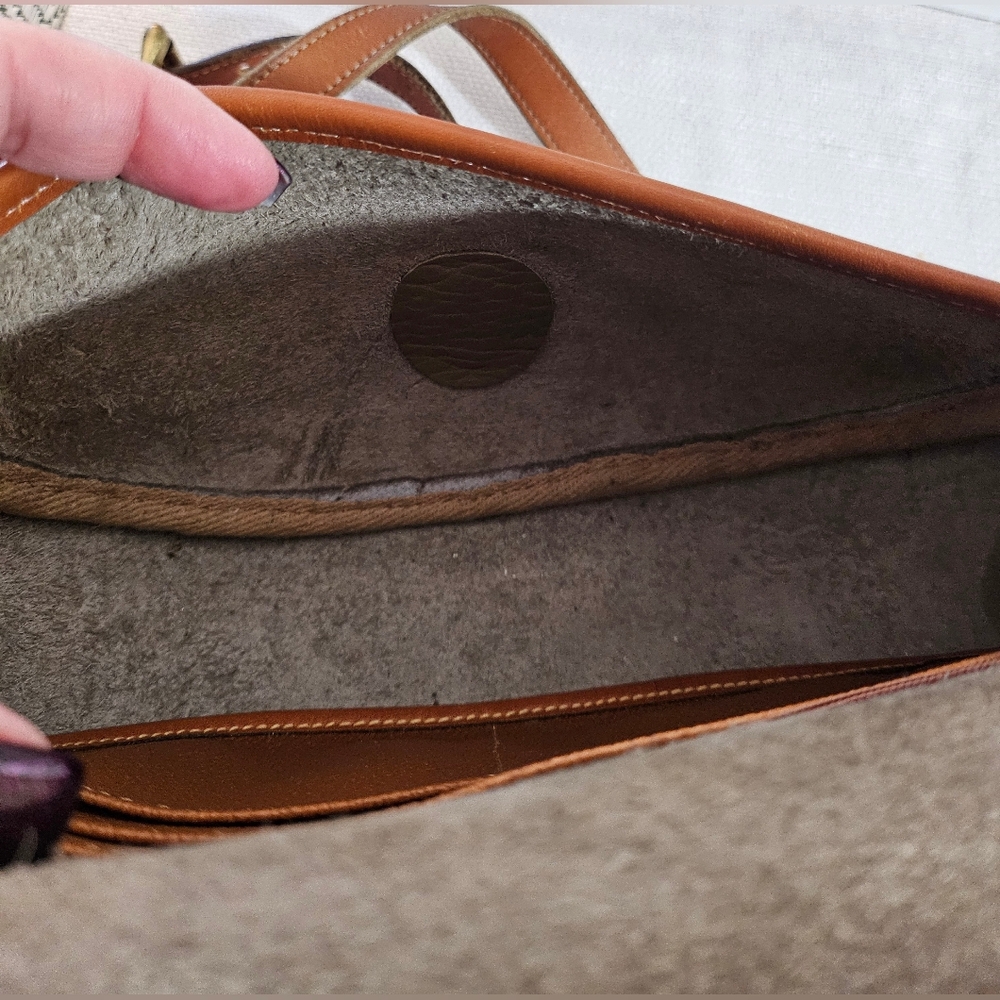 Vtg, Dooney & Bourke AWL Cavalry Trooper Crossbody Taupe W/British Tan Trim R71 - Picture 10 of 16
